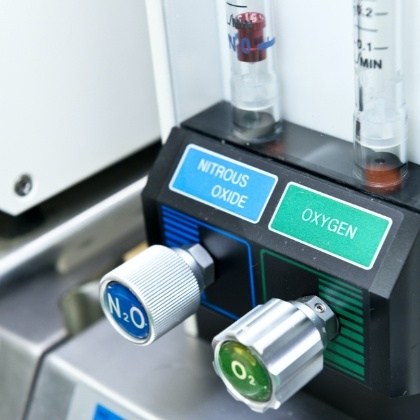 Nitrous oxide dental sedation system